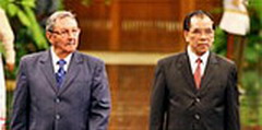 Raúl Castro and Nong Duc Manh